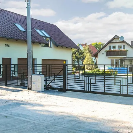 2 Bedroom Amazing In Σπίτι διακοπών Płoskinie
