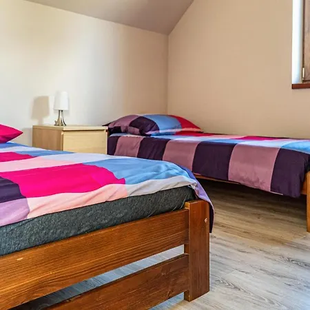 بيت للعطل 2 Bedroom Amazing In Płoskinie
