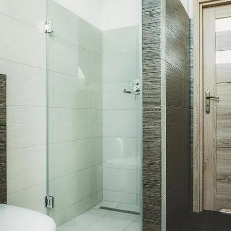 2 Bedroom Amazing In 펜션 Płoskinie